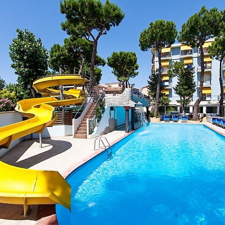 Hotel Fabrizio Rimini Esterno foto