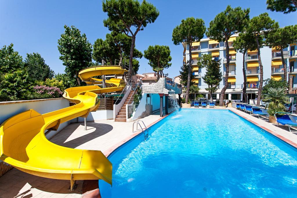 Hotel Fabrizio Rimini Esterno foto