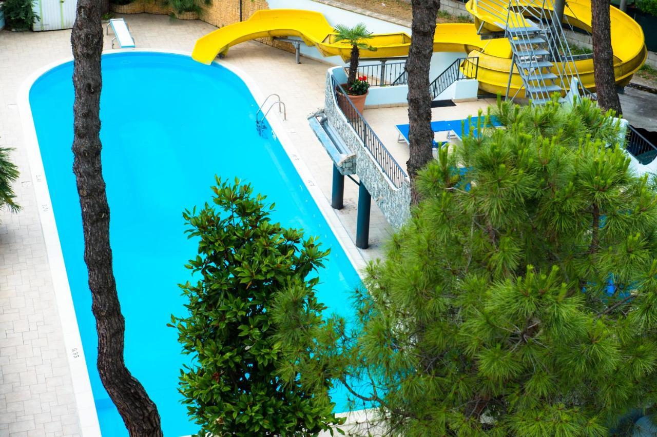 Hotel Fabrizio Rimini Esterno foto